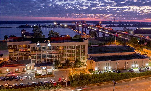 DoubleTree by Hilton Decatur Riverfront