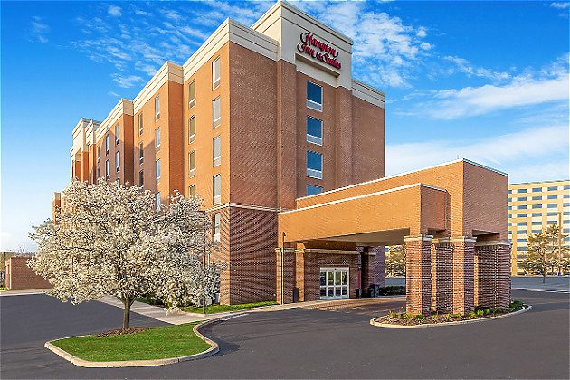 Hampton Inn & Suites by Hilton Detroit Airport / Romulus